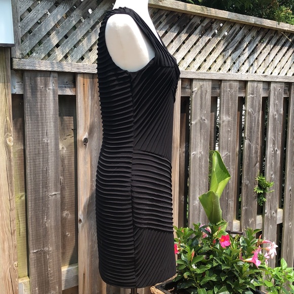 Calvin Klein size 8 black dress side zipper excellent condition - Picture 4 of 7